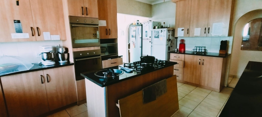 4 Bedroom Property for Sale in Mountain View Gauteng