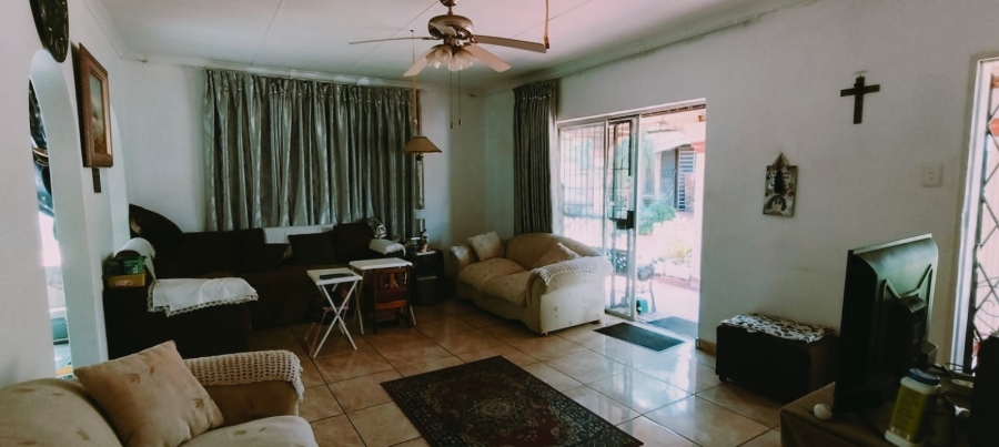 4 Bedroom Property for Sale in Mountain View Gauteng