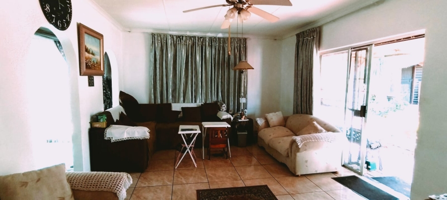 4 Bedroom Property for Sale in Mountain View Gauteng