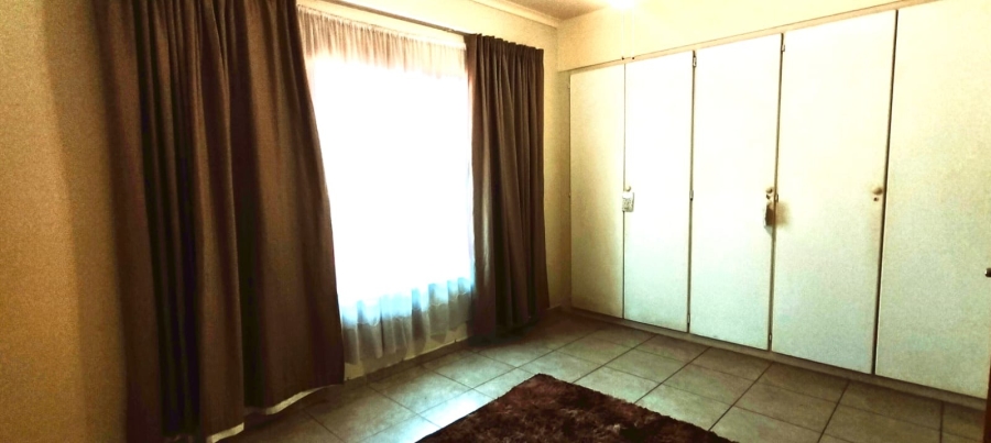 4 Bedroom Property for Sale in Mountain View Gauteng