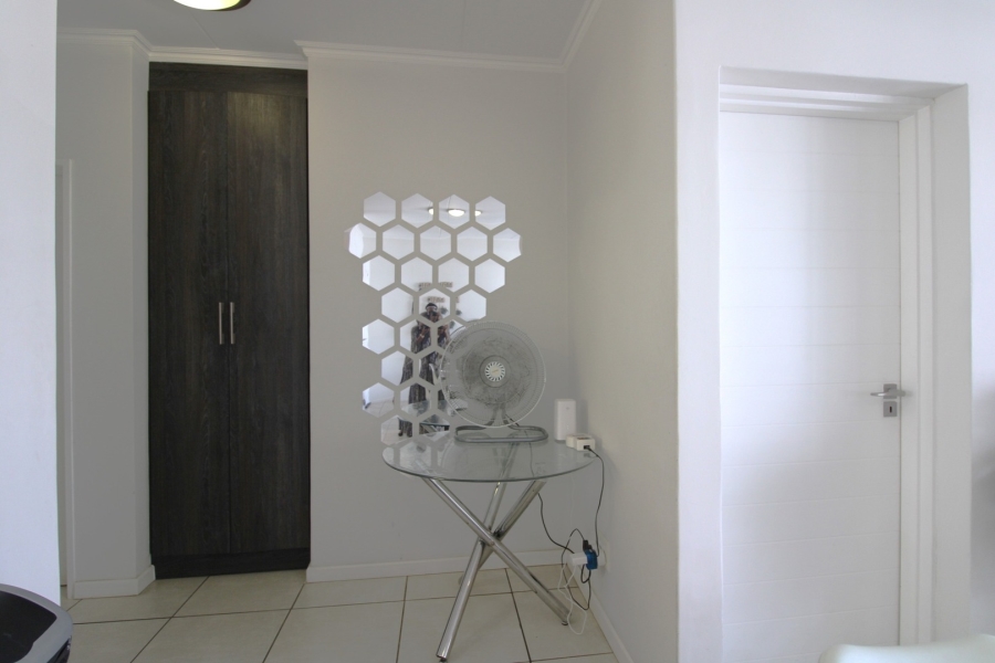 To Let 2 Bedroom Property for Rent in Bryanston Gauteng