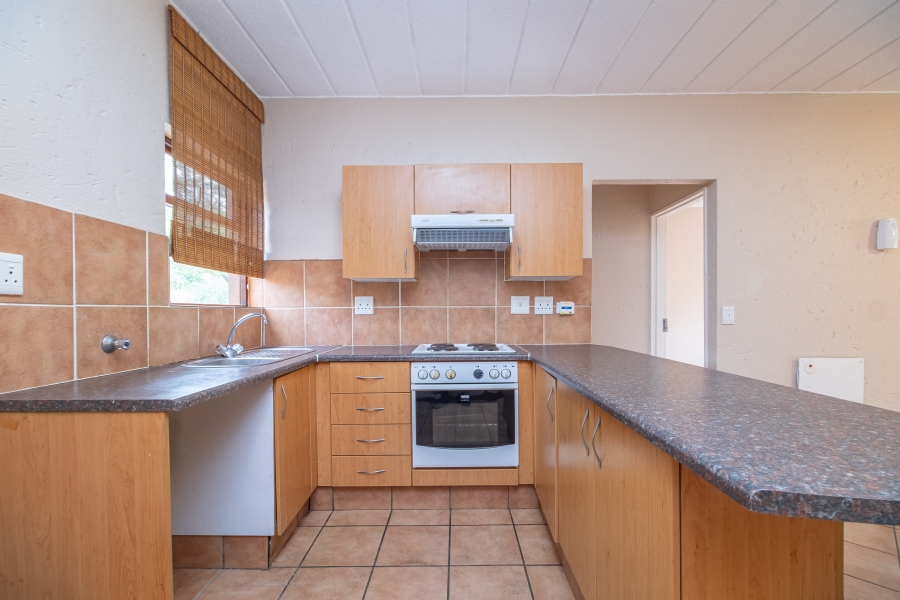 To Let 1 Bedroom Property for Rent in Lonehill Gauteng