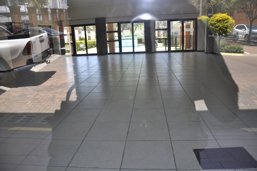 2 Bedroom Property for Sale in Greenstone Hill Gauteng