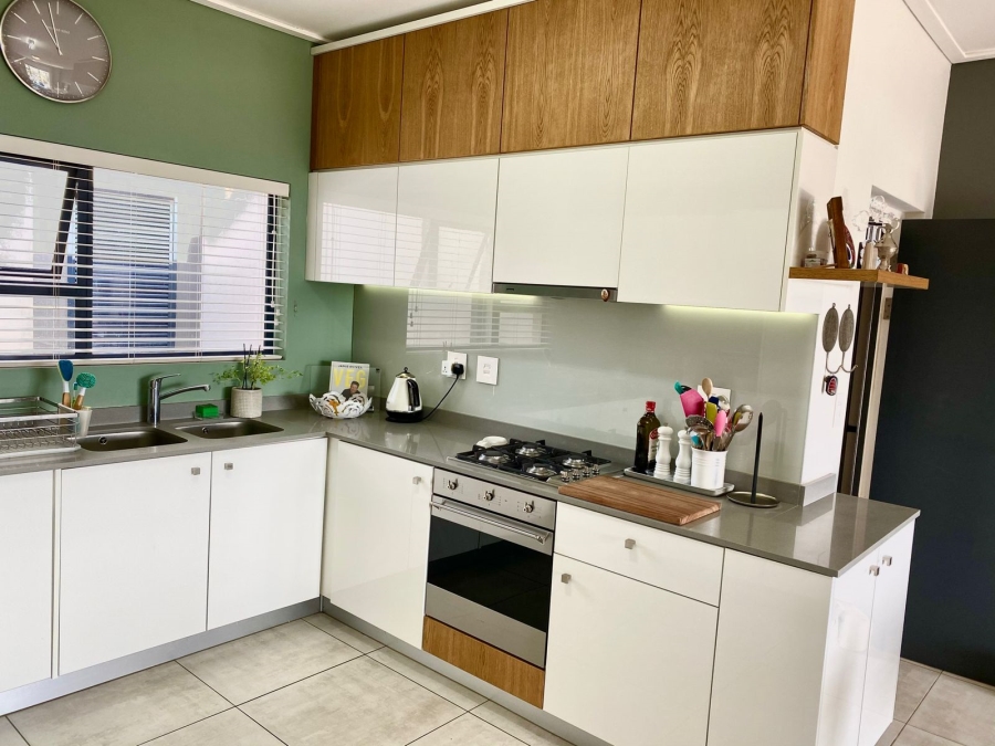 To Let 2 Bedroom Property for Rent in Waterfall Gauteng