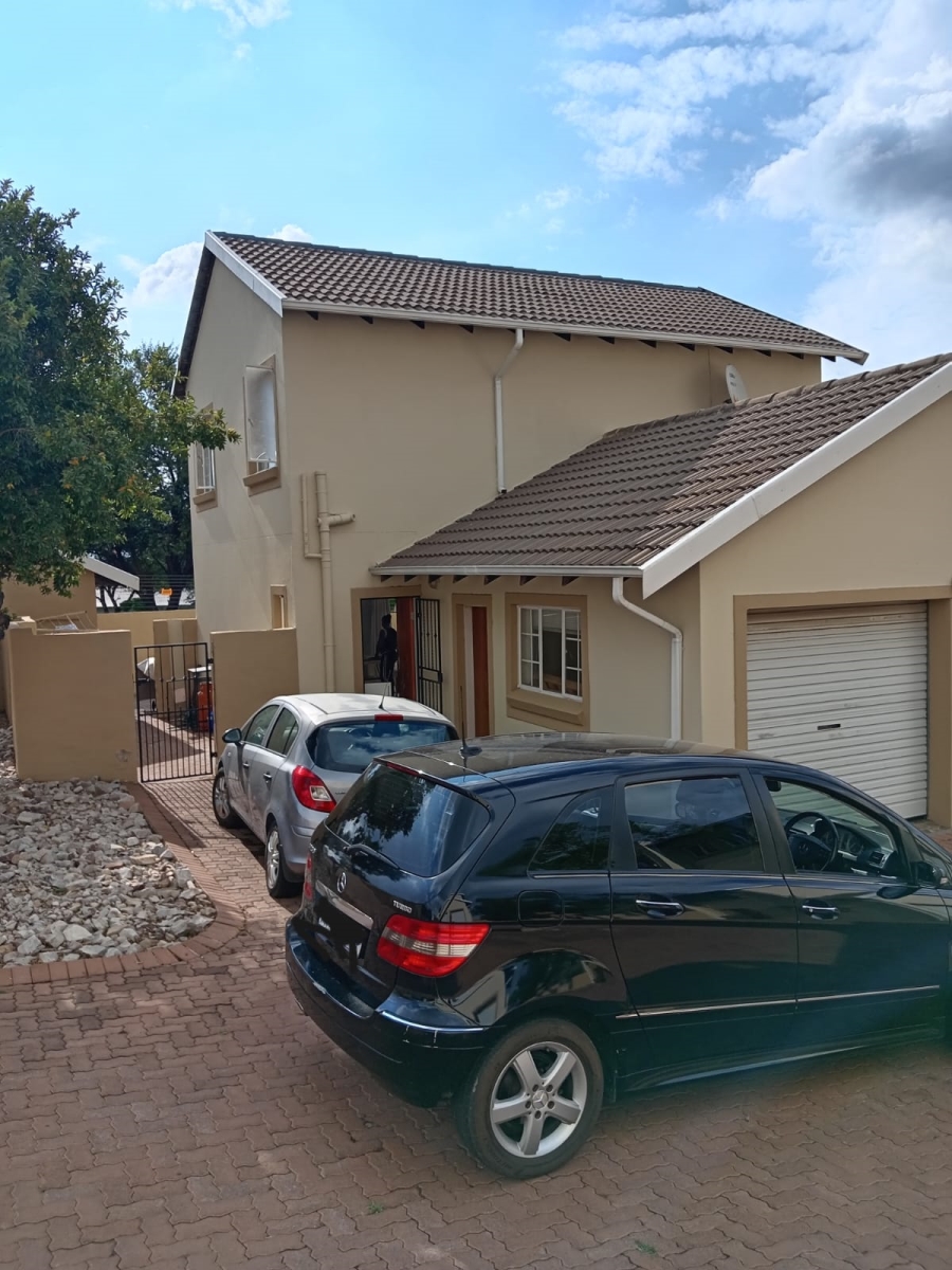 3 Bedroom Property for Sale in Kosmosdal Gauteng