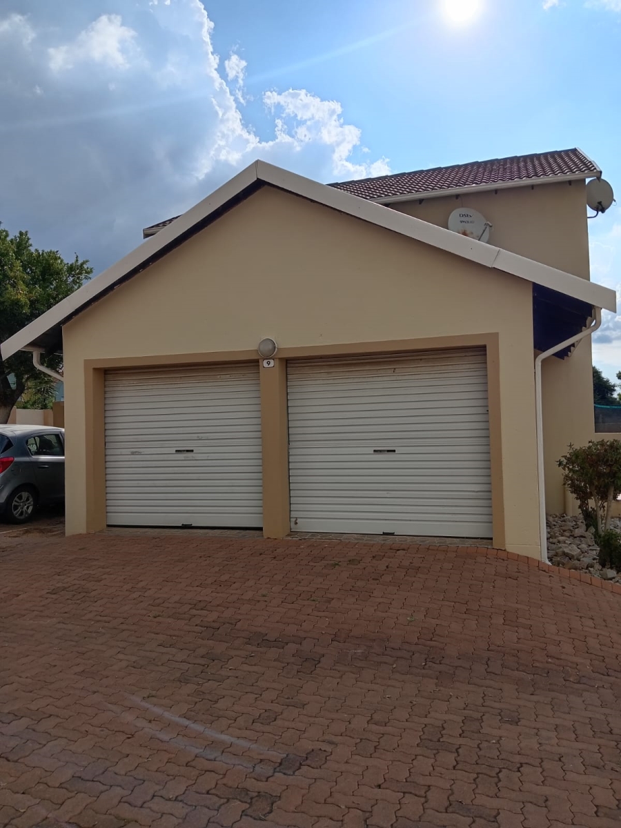 3 Bedroom Property for Sale in Kosmosdal Gauteng