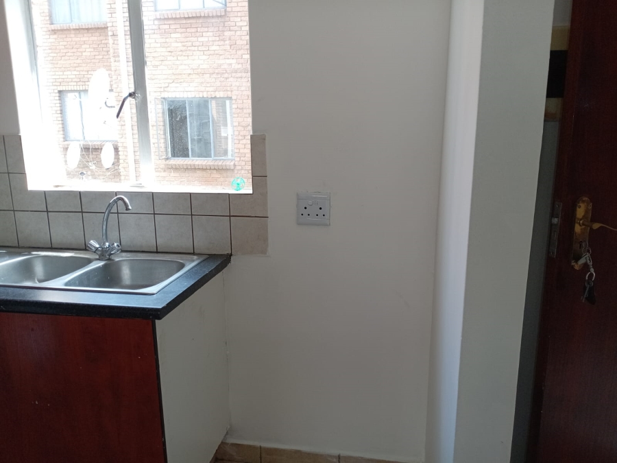 2 Bedroom Property for Sale in Vorna Valley Gauteng