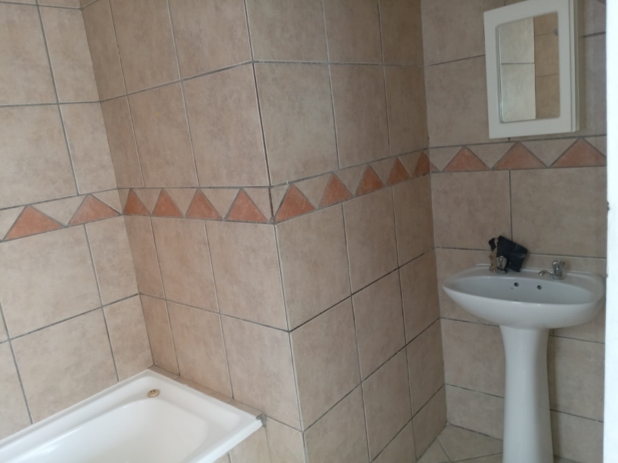 2 Bedroom Property for Sale in Vorna Valley Gauteng