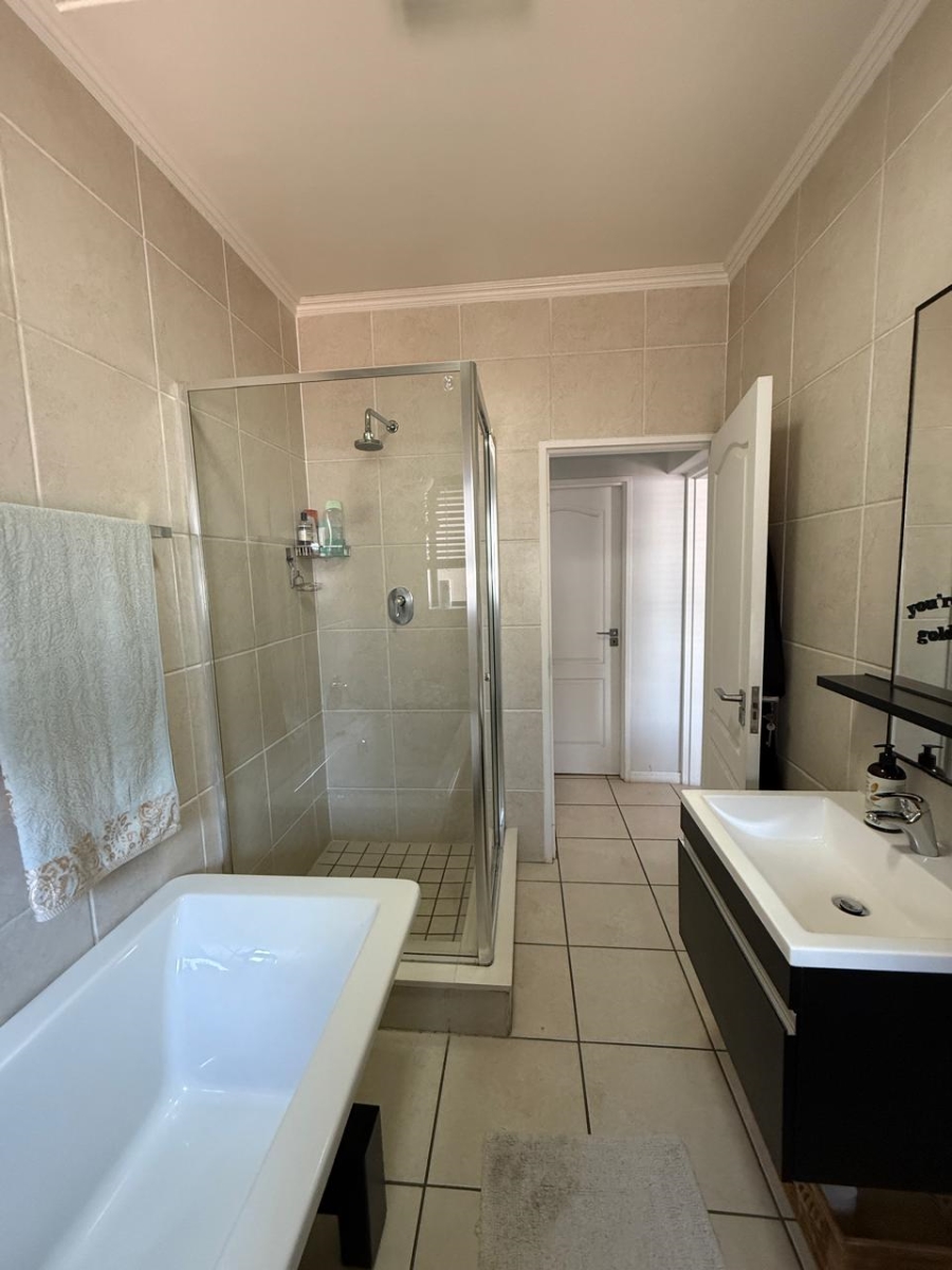 2 Bedroom Property for Sale in Greenstone Gate Gauteng