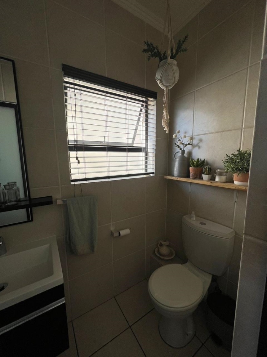 2 Bedroom Property for Sale in Greenstone Gate Gauteng