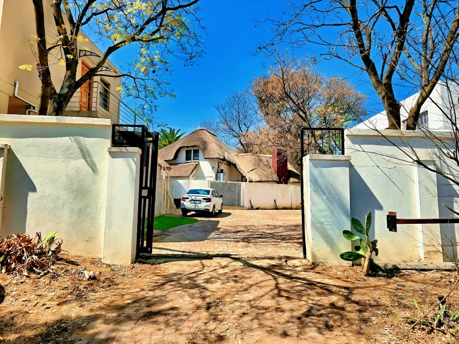 To Let 1 Bedroom Property for Rent in Buccleuch Gauteng