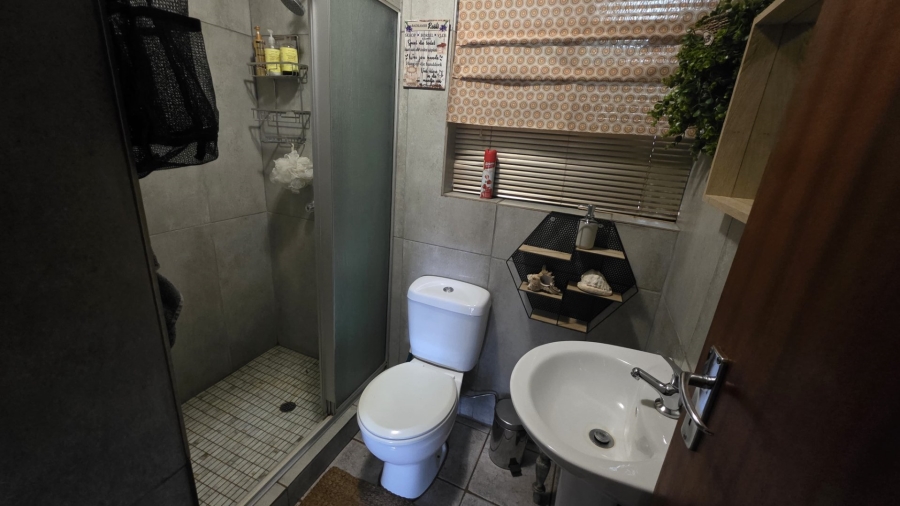 2 Bedroom Property for Sale in Sinoville Gauteng