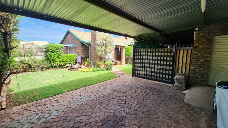 3 Bedroom Property for Sale in Doornpoort Gauteng