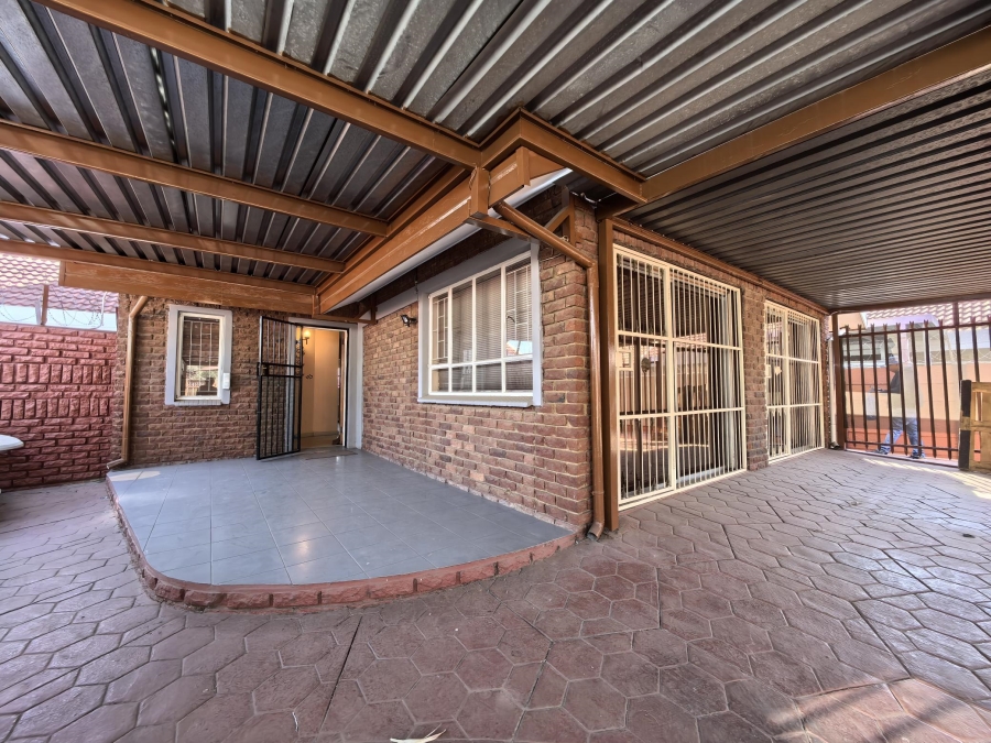 3 Bedroom Property for Sale in East Lynne Gauteng