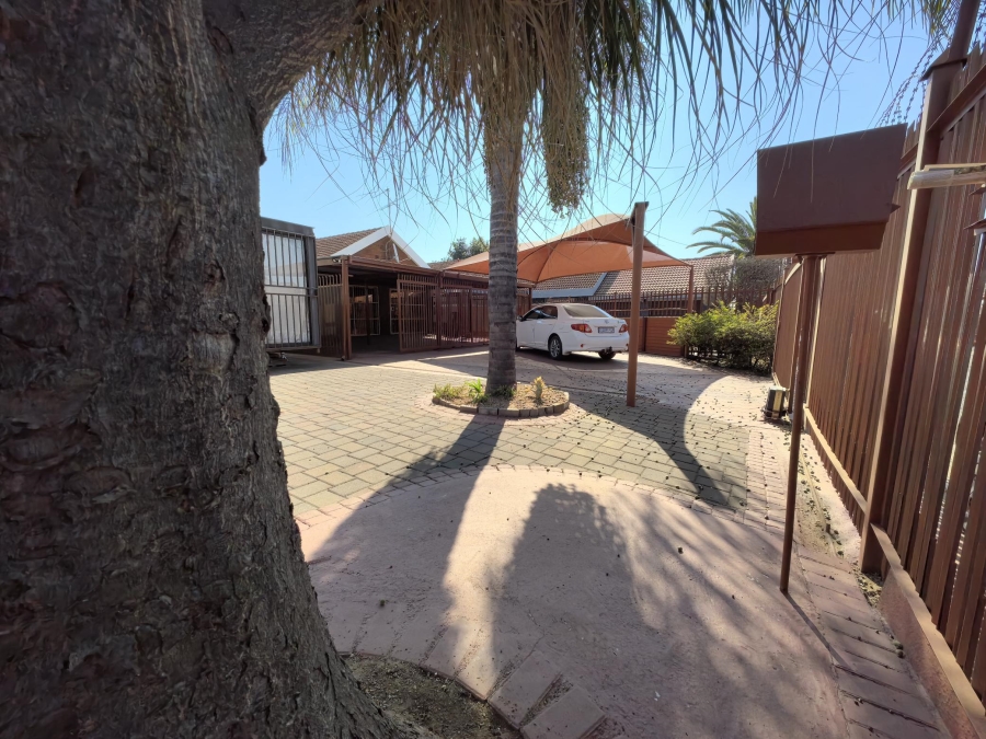 3 Bedroom Property for Sale in East Lynne Gauteng