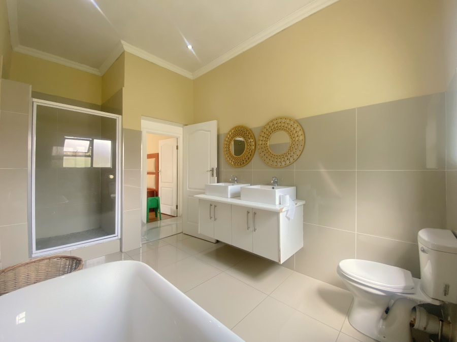 4 Bedroom Property for Sale in Willow Acres Ext 10 Gauteng