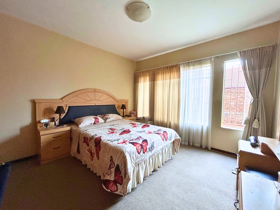 2 Bedroom Property for Sale in Zwartkop Gauteng