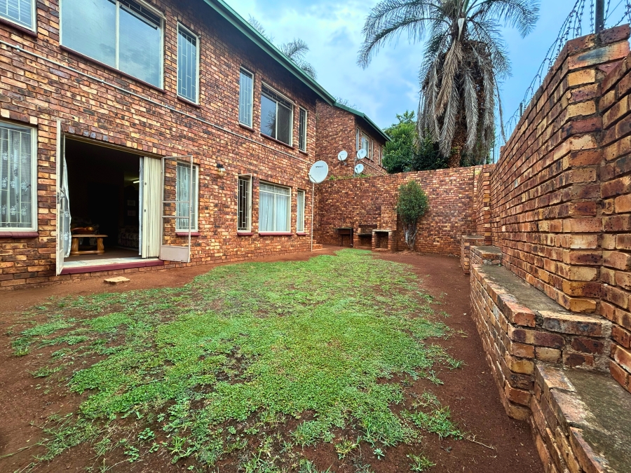 2 Bedroom Property for Sale in Zwartkop Gauteng