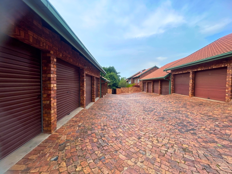 2 Bedroom Property for Sale in Zwartkop Gauteng