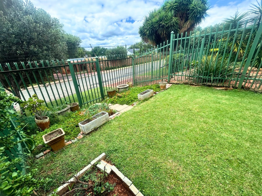 2 Bedroom Property for Sale in Eldoraigne Gauteng