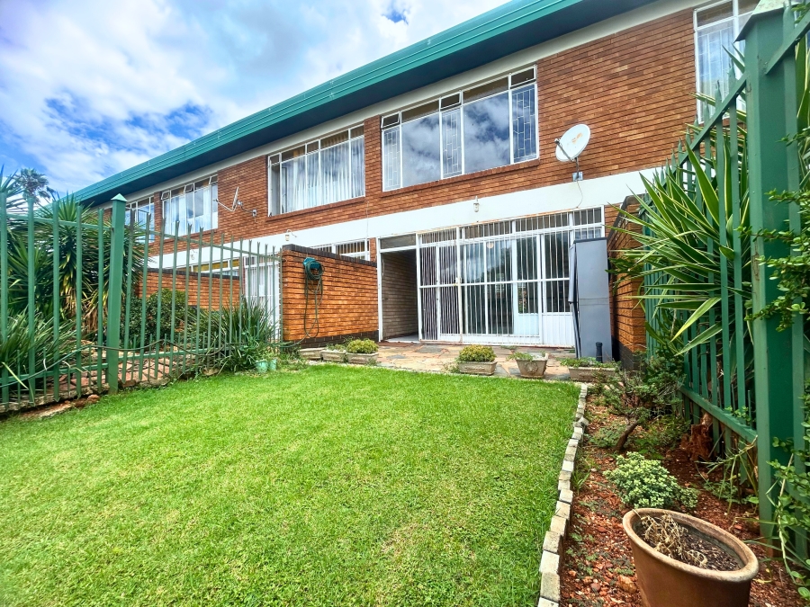 2 Bedroom Property for Sale in Eldoraigne Gauteng