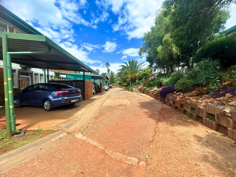 2 Bedroom Property for Sale in Eldoraigne Gauteng