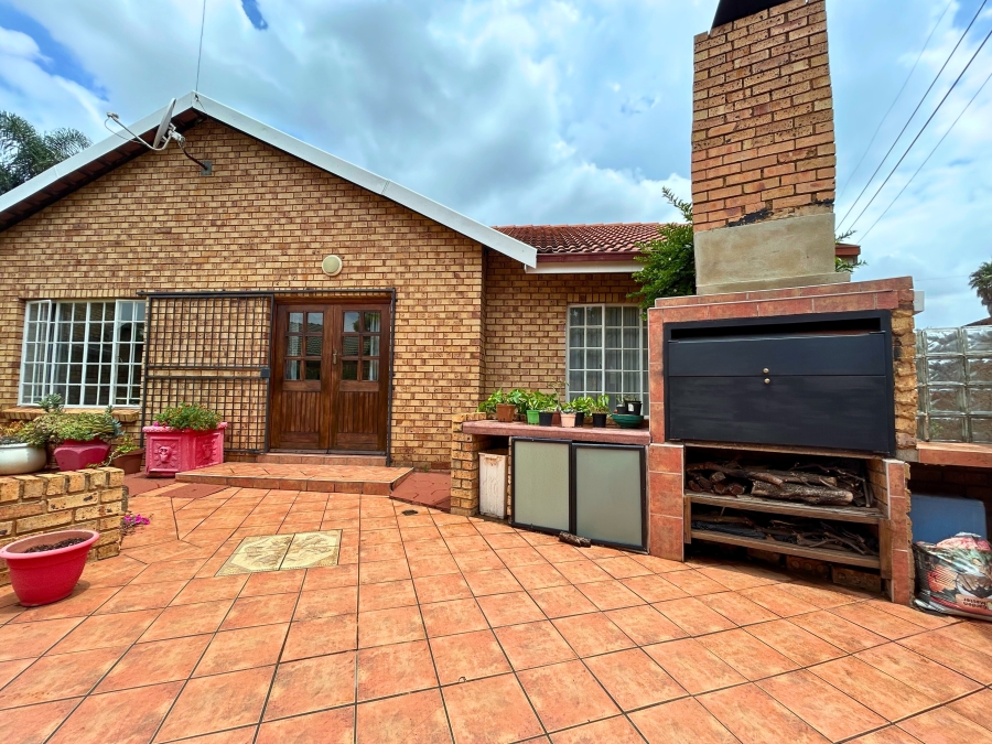 2 Bedroom Property for Sale in Wierdaglen Estate Gauteng