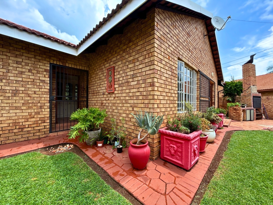 2 Bedroom Property for Sale in Wierdaglen Estate Gauteng