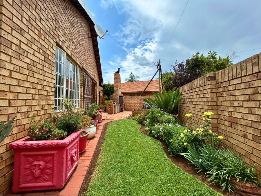 2 Bedroom Property for Sale in Wierdaglen Estate Gauteng