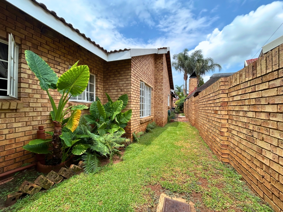 2 Bedroom Property for Sale in Wierdaglen Estate Gauteng