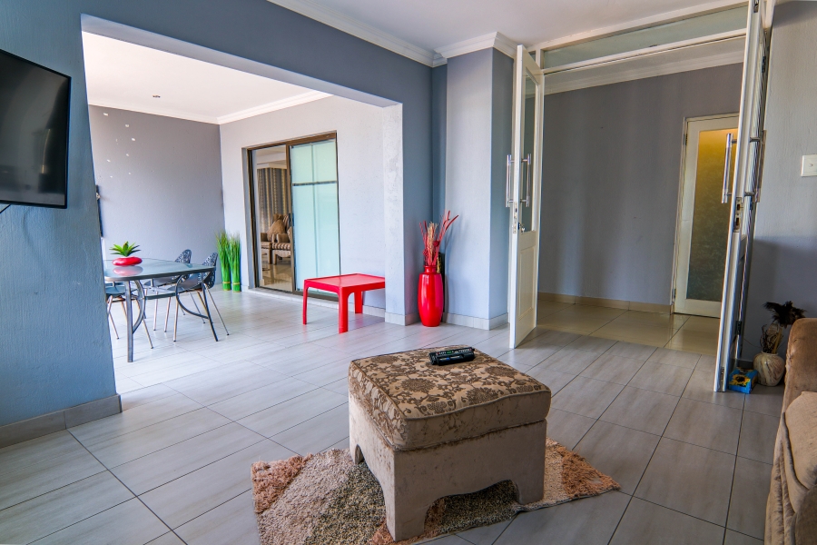 5 Bedroom Property for Sale in Heuwelsig Estate Gauteng