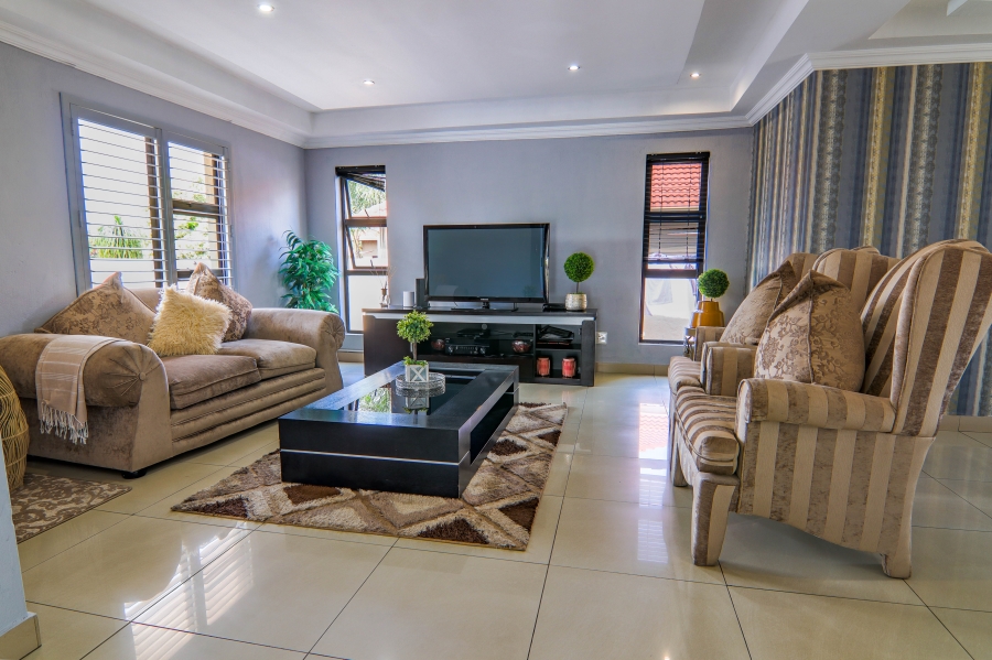 5 Bedroom Property for Sale in Heuwelsig Estate Gauteng