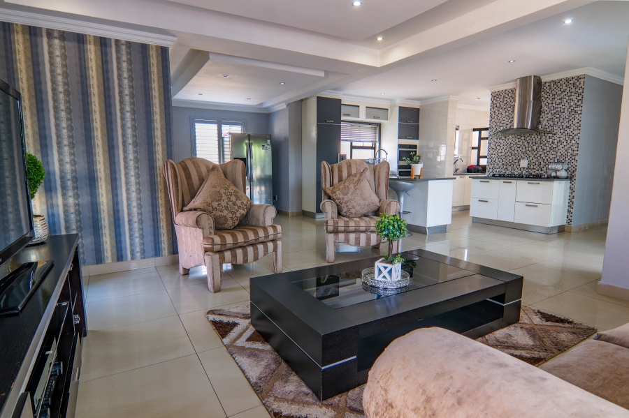 5 Bedroom Property for Sale in Heuwelsig Estate Gauteng