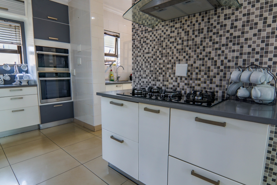 5 Bedroom Property for Sale in Heuwelsig Estate Gauteng