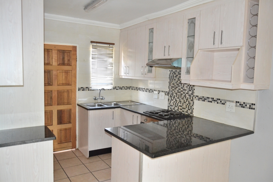 2 Bedroom Property for Sale in Thatchfield Estate Gauteng