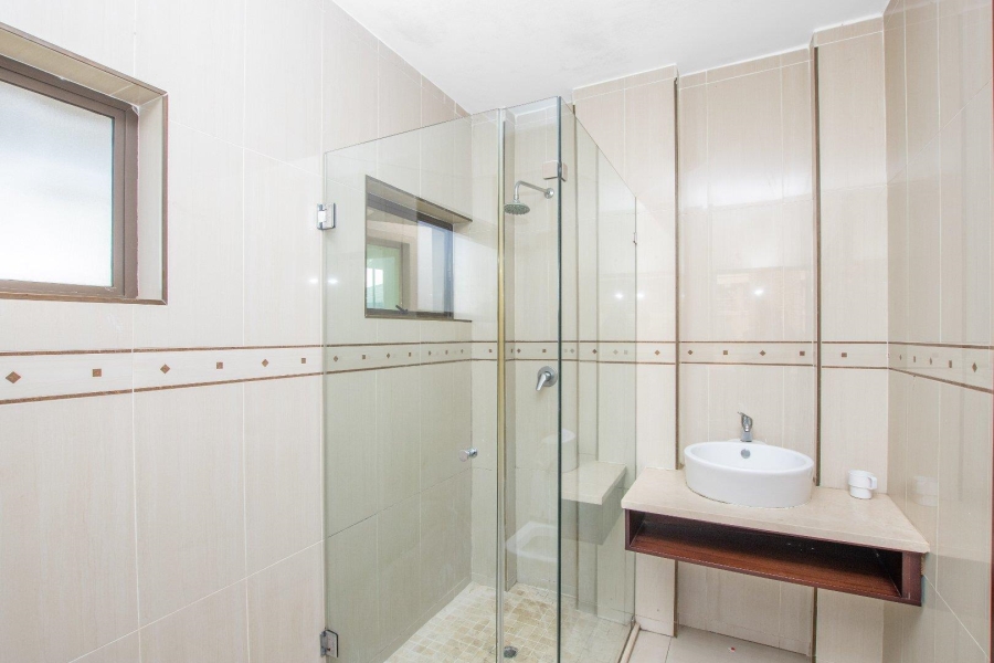 5 Bedroom Property for Sale in Blue Valley Golf Estate Gauteng