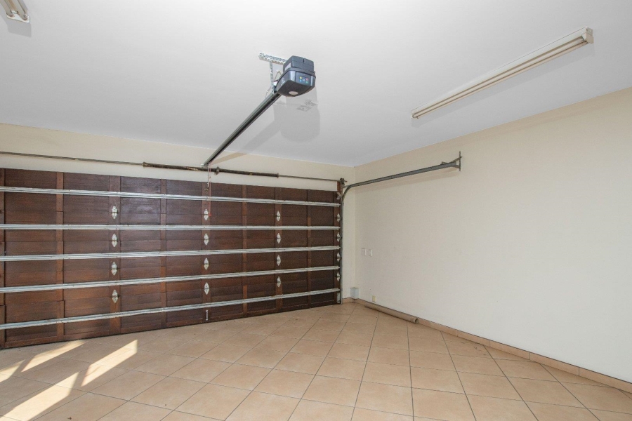 5 Bedroom Property for Sale in Blue Valley Golf Estate Gauteng