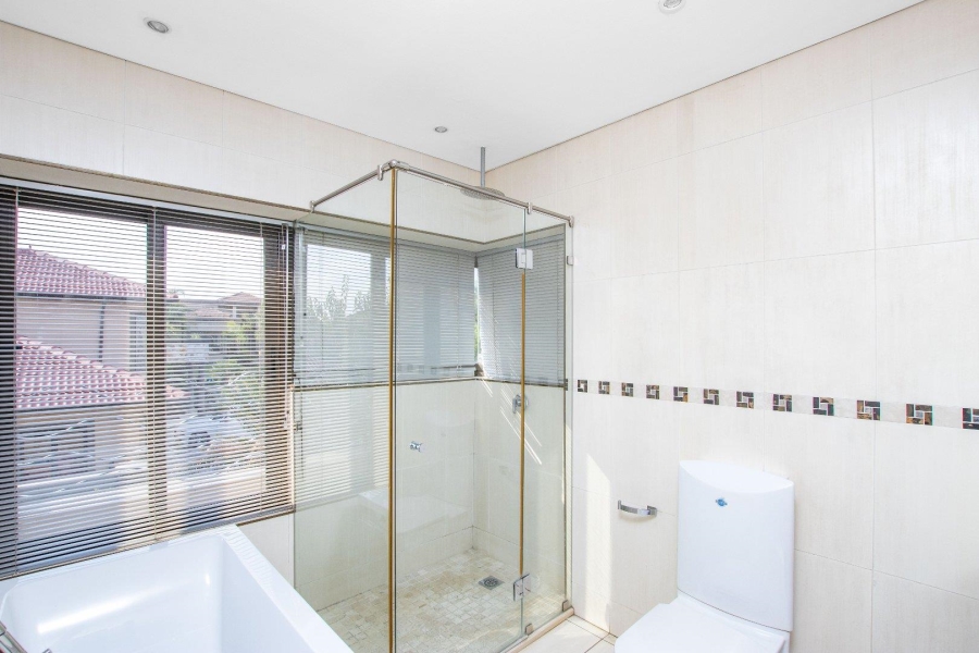 5 Bedroom Property for Sale in Blue Valley Golf Estate Gauteng