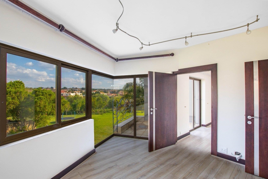 5 Bedroom Property for Sale in Blue Valley Golf Estate Gauteng