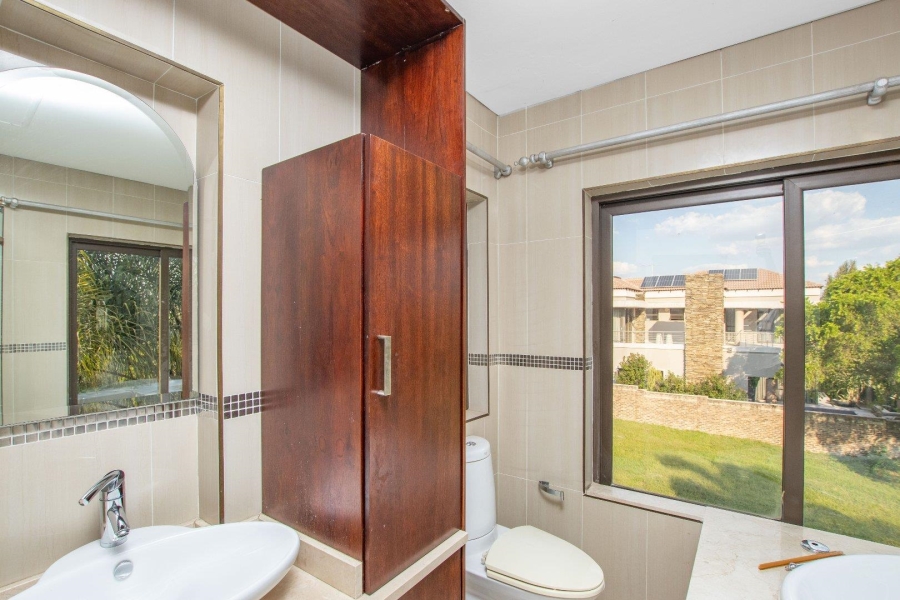 5 Bedroom Property for Sale in Blue Valley Golf Estate Gauteng