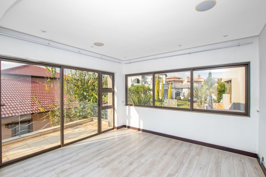 5 Bedroom Property for Sale in Blue Valley Golf Estate Gauteng