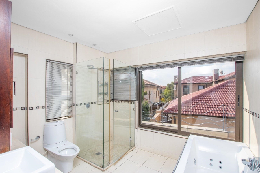 5 Bedroom Property for Sale in Blue Valley Golf Estate Gauteng