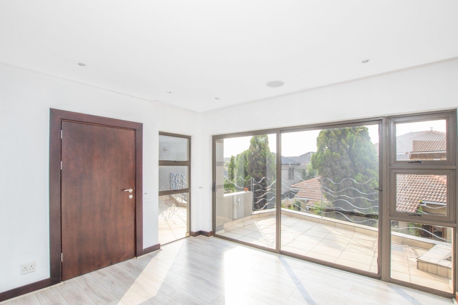 5 Bedroom Property for Sale in Blue Valley Golf Estate Gauteng