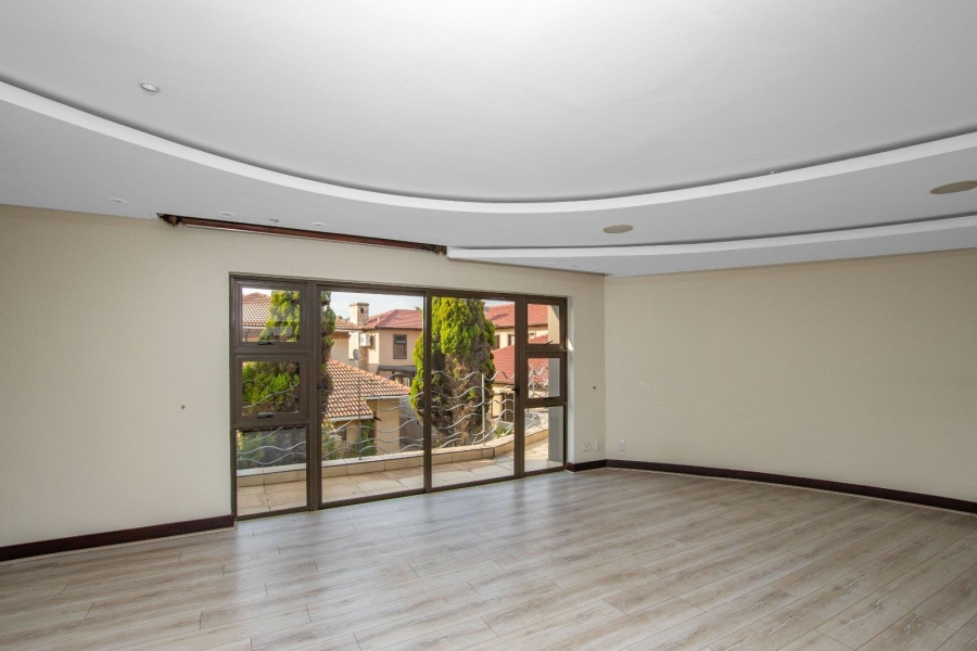 5 Bedroom Property for Sale in Blue Valley Golf Estate Gauteng