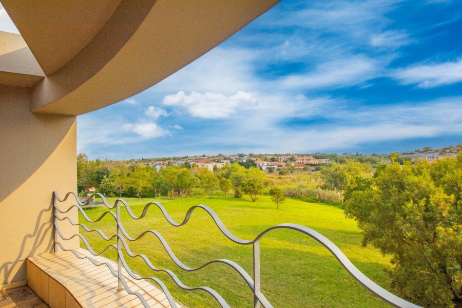 5 Bedroom Property for Sale in Blue Valley Golf Estate Gauteng