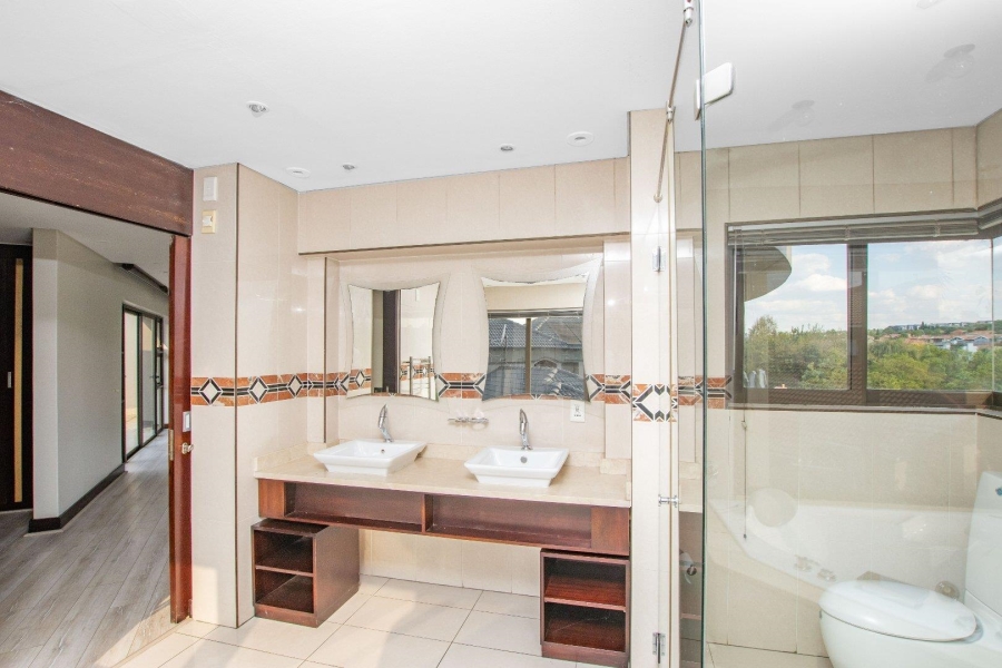 5 Bedroom Property for Sale in Blue Valley Golf Estate Gauteng