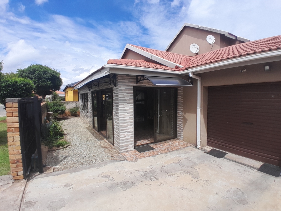 5 Bedroom Property for Sale in Davidsonville Gauteng