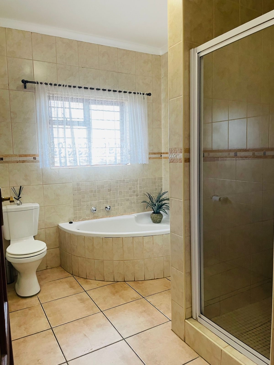 5 Bedroom Property for Sale in Chancliff Ridge Gauteng