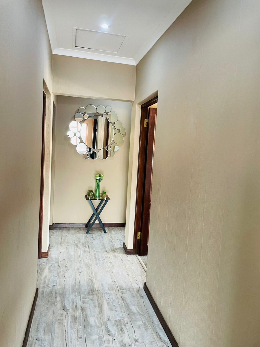 5 Bedroom Property for Sale in Chancliff Ridge Gauteng