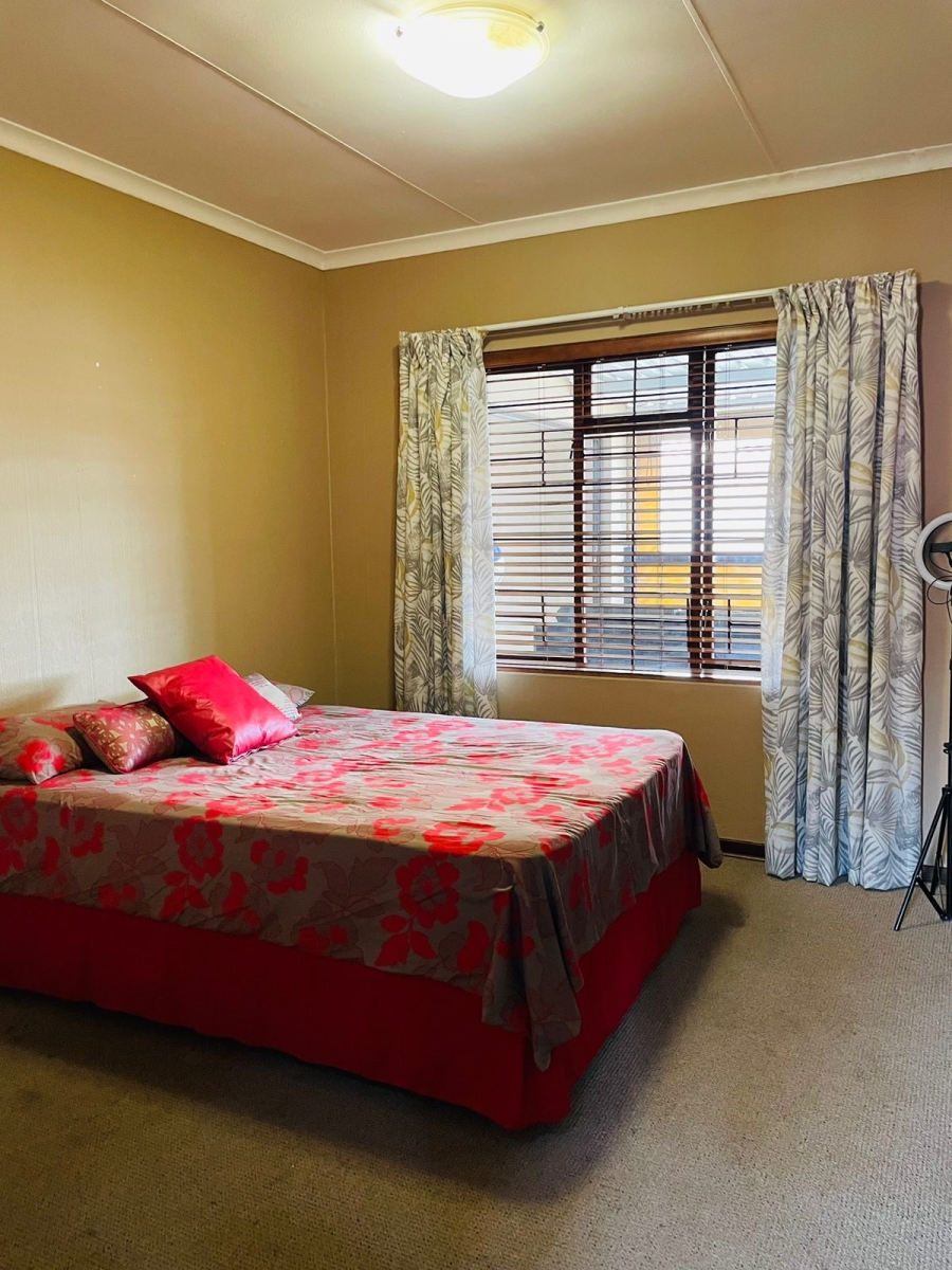 5 Bedroom Property for Sale in Chancliff Ridge Gauteng